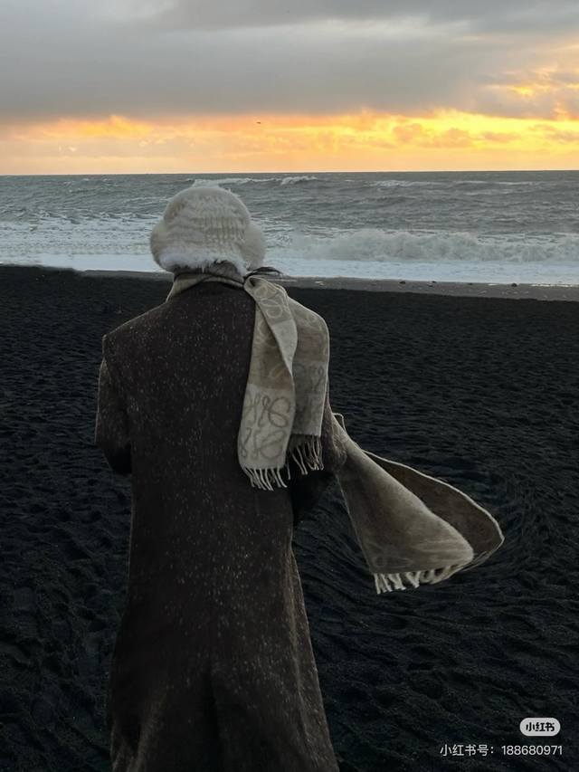 Loewe milk tea color scarf is a must-have for fall and winter! This soft and gen