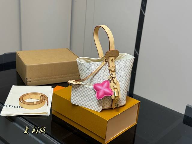 comes with a folding box and airplane box LV second-hand bag Another hot newcom