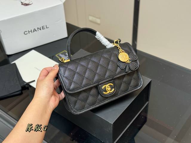 Unboxed Size: 25*15cm Chanel 25B messenger bag New season Chanel 25B Retro messe