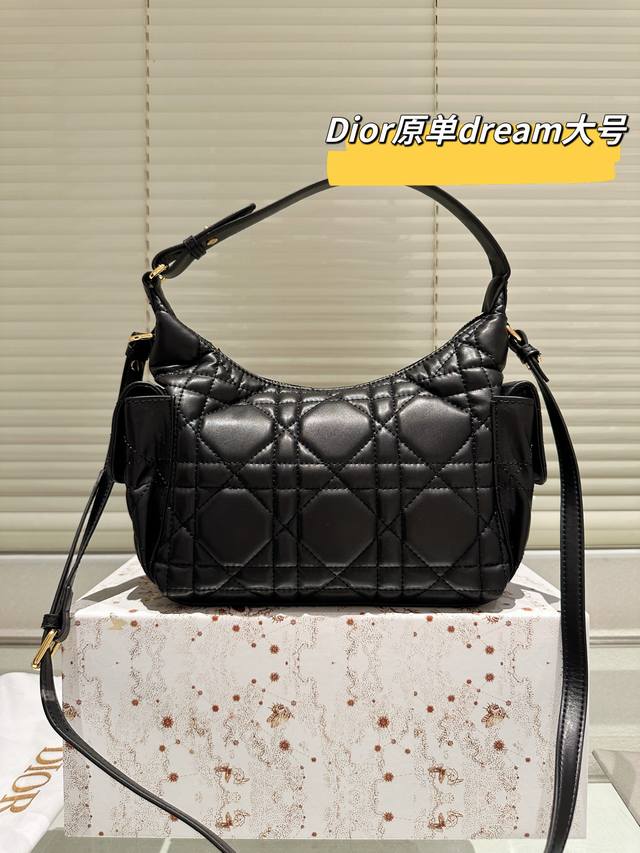 Replica Dior new Shaomai bag The square Shaomai bag is more delicate than the na