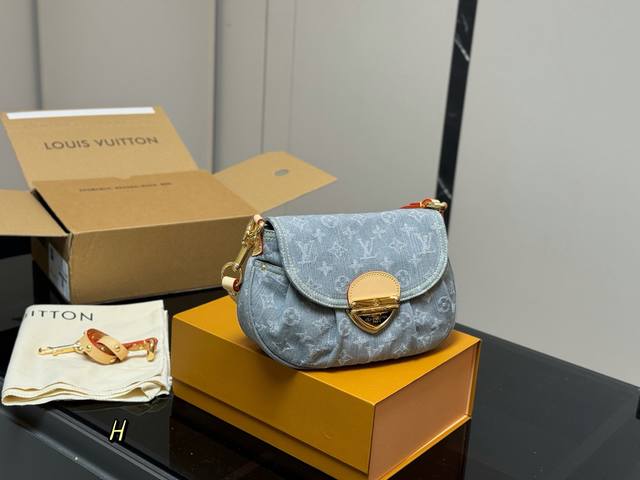 with folding box airplane box Lv denim series Yuanbao bag is quite small, so it