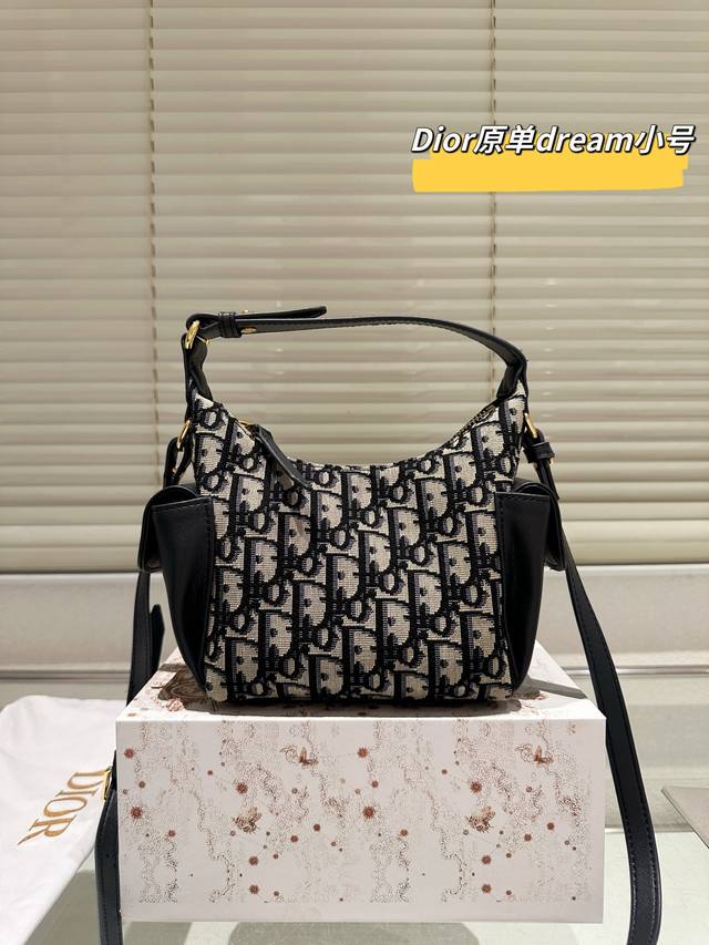 Replica Dior new Shaomai bag The square Shaomai bag is more delicate than the na