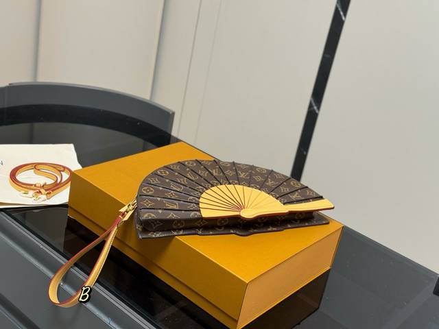 with a folding box and airplane box Lv | Fan bag Will the fan of Lv make you co