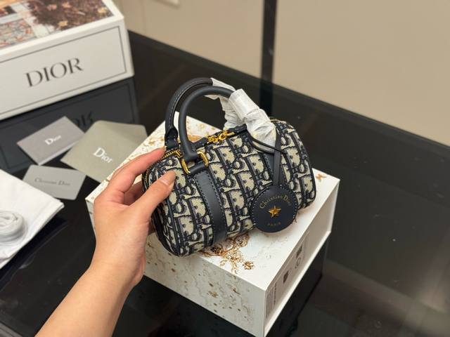 with folding box airplane box Dior pillow bag Dior top original classic and adv