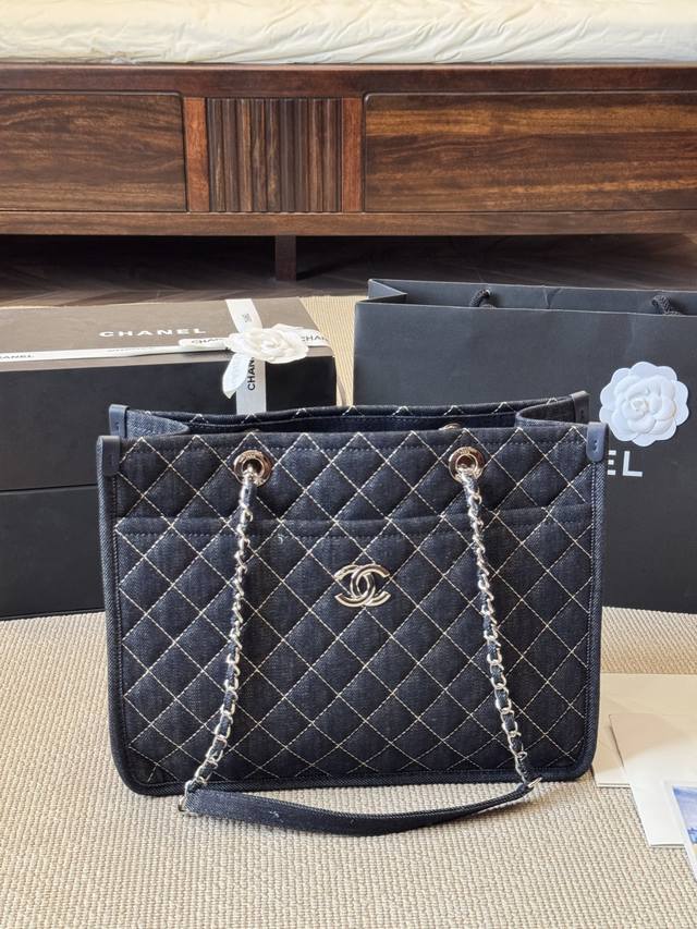 Original fabric Chanel denim outer stitching tote bag Denim beach can not be lov