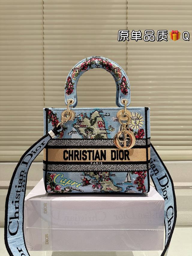 Replica version of the original cloth Dior Lady D-Lite embroidered bag, the same