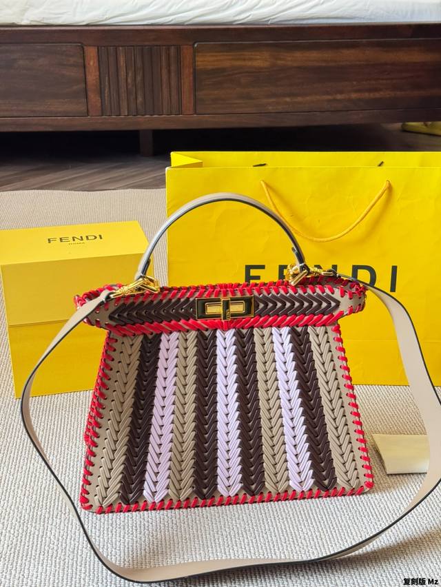 Replica Fendi classic Peekaboo Seeu small Fendi 2025 summer new Peekaboo Iseeu w