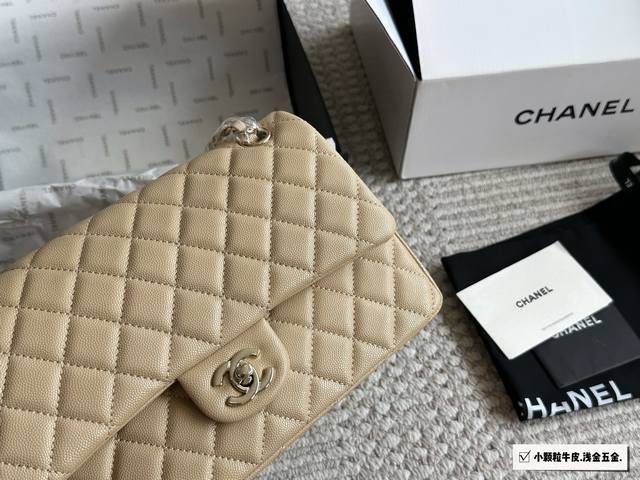comes with a full set of packaging Small grain cowhide Size: 25cm Xiaoxiang Cf