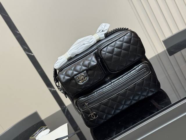 Chanel camera Chanel vintage. Retro outfit Denim style is very suitable for Retr