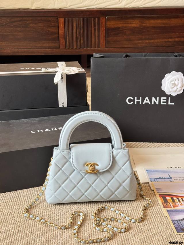 Lambskin Chanel Kelly 24P This season's "most eye-catching bag" Chanel 23K Kelly