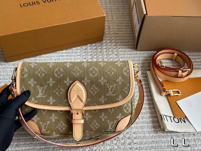 Replica version with box Size: 25*17Cm L's Diane baguette handbag The baguette b