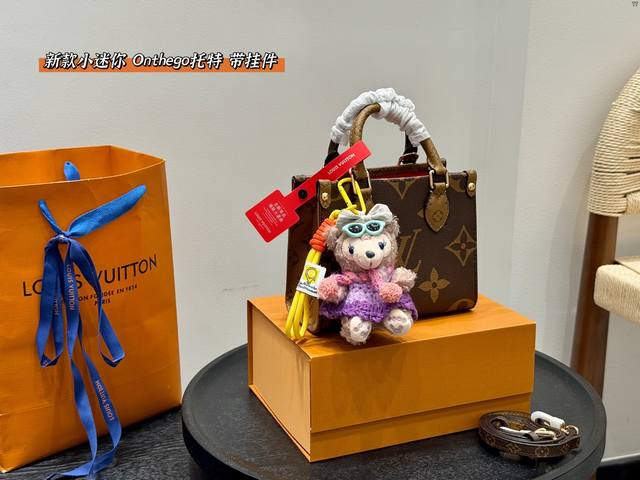 Full gift box packagingUpgraded with pendant!Size: Mini 18*15cm Lv presbyopic On