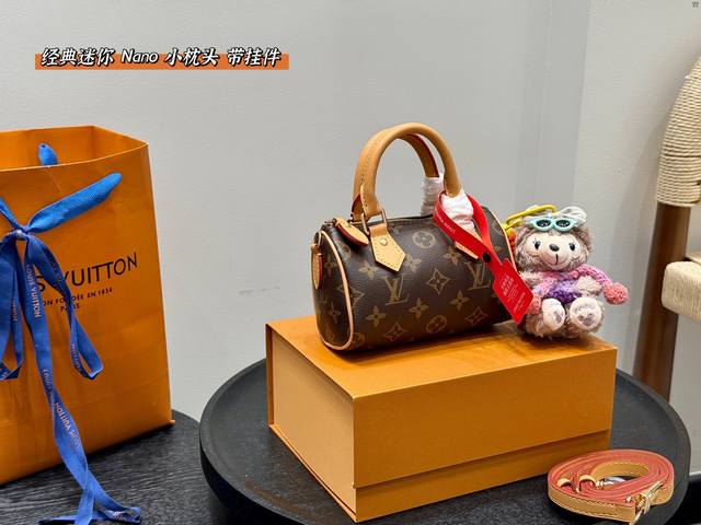 Full set of folding gift box Upgraded version with pendant Size: 16*10Cm Mini Lv
