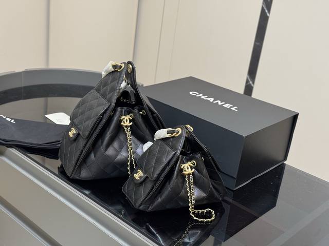 comes with a folding box Chanel 25Bag, the small size is absolutely stunning Th