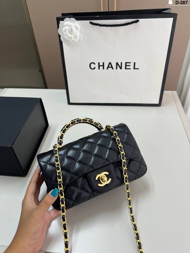 Cowhide Chanel handbag square fat The upper body effect is very good, fashionab