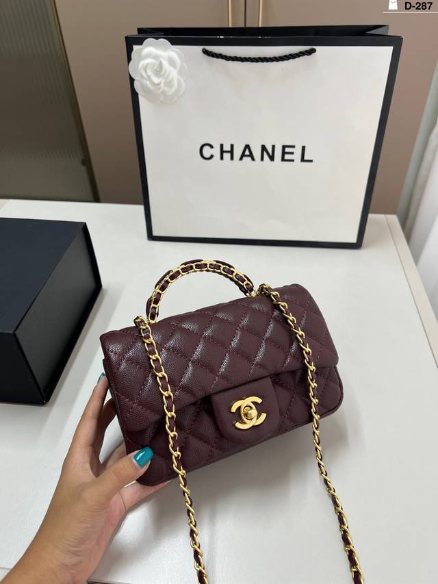 Cowhide Chanel handbag square fat The upper body effect is very good, fashionab