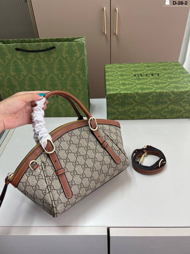 Cool and unique dumpling bag Gucci women's Gg Emblem series handbag Gucci women'