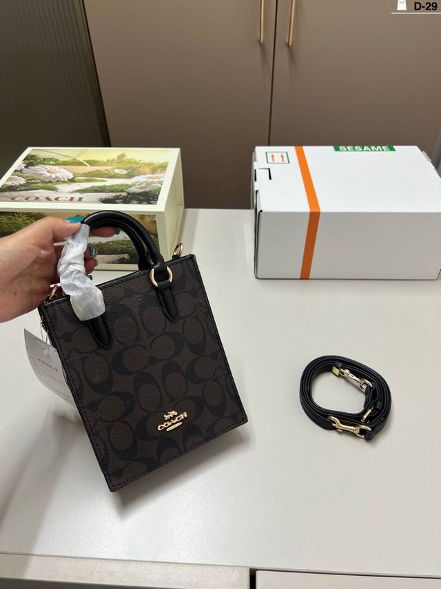 Coach Mini Music Tab Bag Versatile and Cool Fashionable and Highly Recognizable