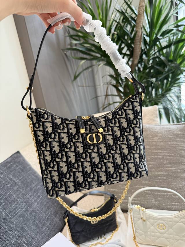 This Miss Caro Dior Love Mini Chain Handbag, a new addition to the Fall/Winter 2