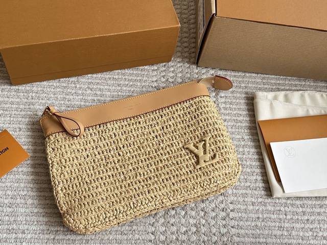 Original order with box Size: 29 22Cm L's latest straw bag Why don't you own su