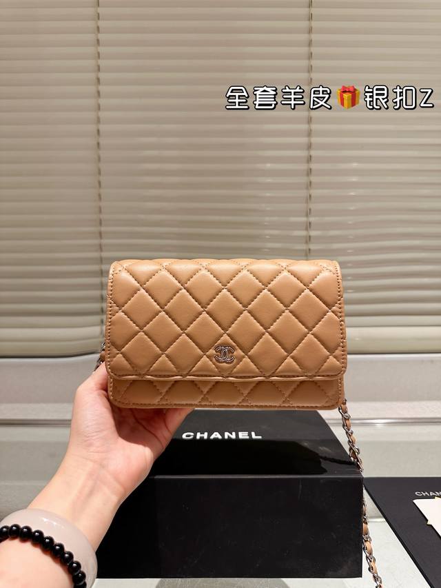 Sheepskin and silver buckle Chanel Chanel Fortune Caviar fabric, a small bag re