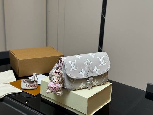 with folding box airplane box Lv baguette bag is so beautiful to wear double sh