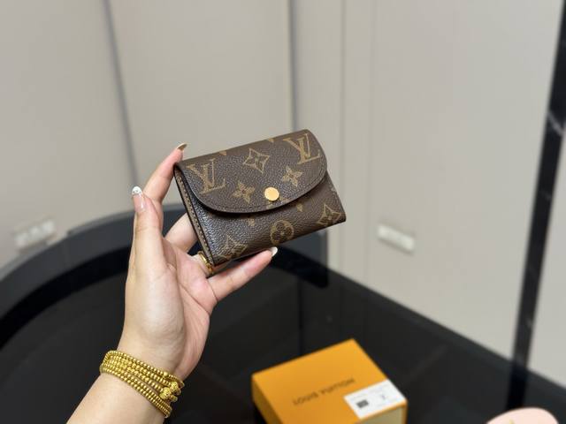 Comes with box Size: 11*8Cm Lv Doudou card holder!! Mini-sized bags are very po