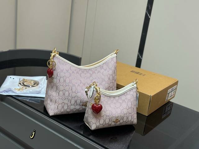Comes with a flight case Size: 31*23Cm 19*14Cm Coach's new Laurel hobo bag is t