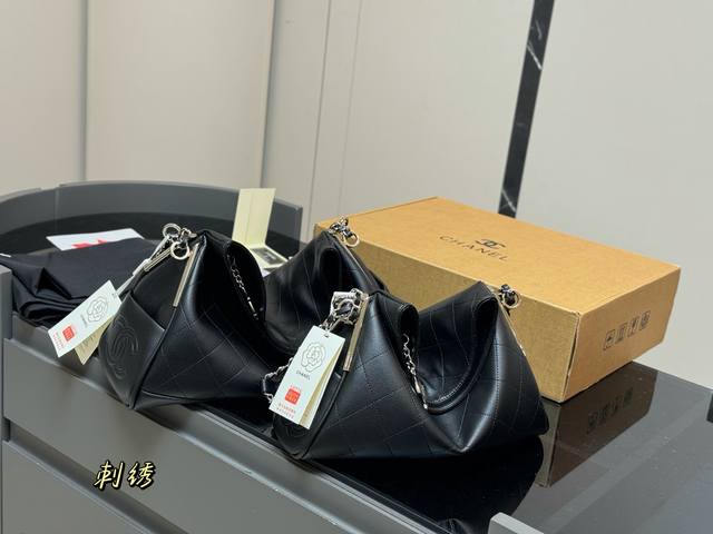 with box Chanel Hobo Flap Bag Chanel Each model has a unique design. The black