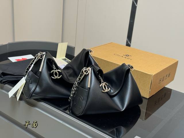with box Chanel Hobo Flap Bag Chanel Each model has a unique design. The black