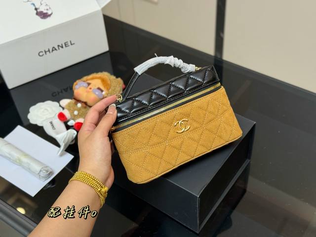 with folding box airplane box Size: 19.12cm Chanel lunch box Hobo also known as
