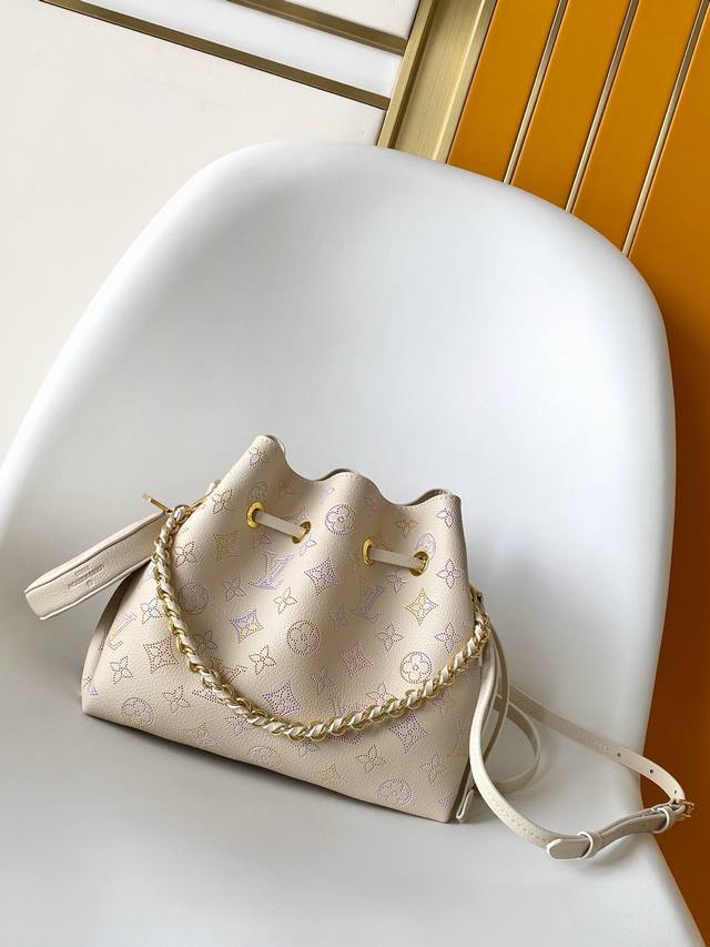 M15114 Top Original Single Dynamic 163 This Bella handbag from the Dream collect