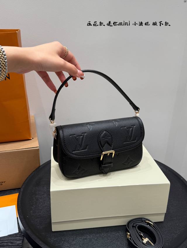 With gift box Lv embossed mini baguette bag Mini Simple and comfortable to wear