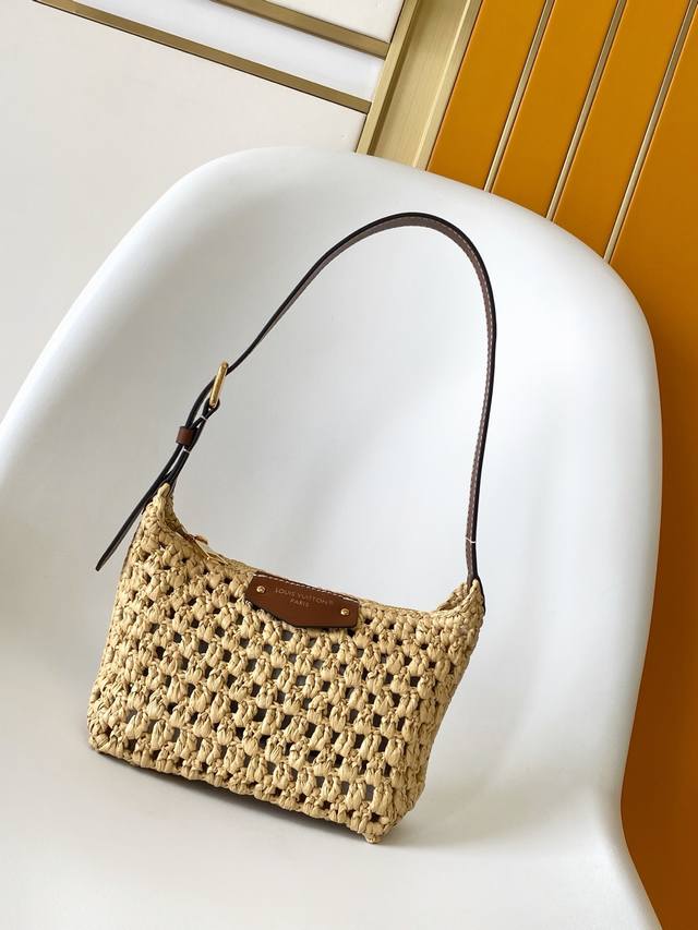 M14304 Top Original Single Updates 163 This Hills Pochette clutch is crafted fro