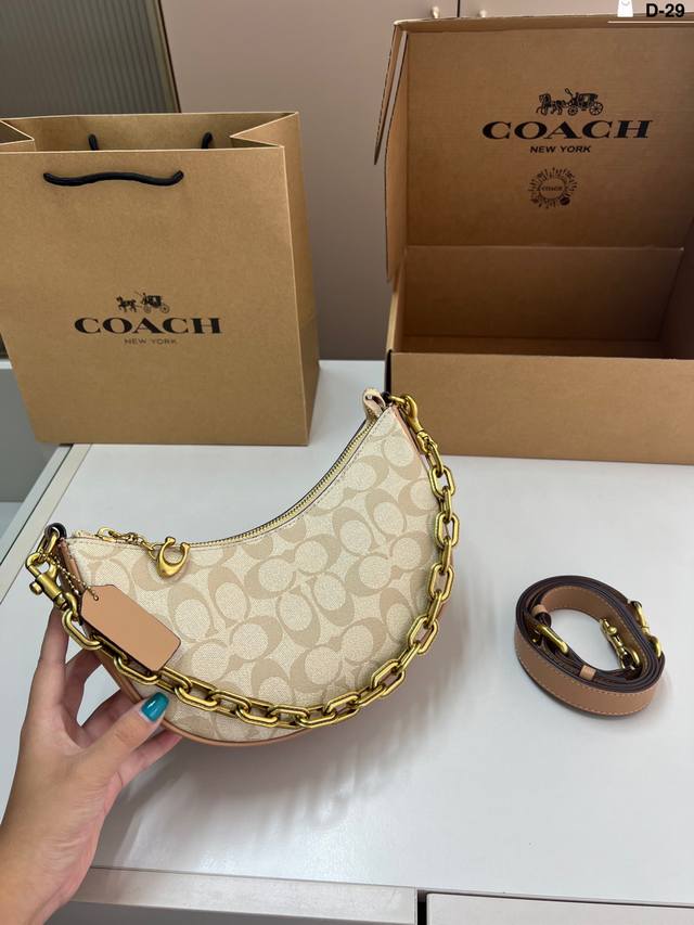 Coach's new Crescent Moon Bag Mira is a stunning bag with a small body and large