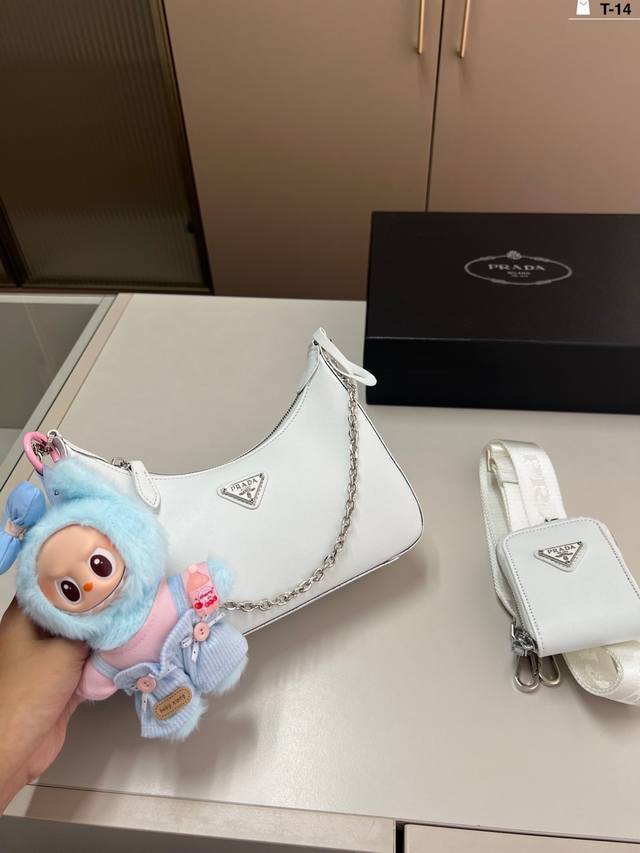 with a pull-on bag pendant Prada 2-in-1 Please always trust Prada bags! A bit o