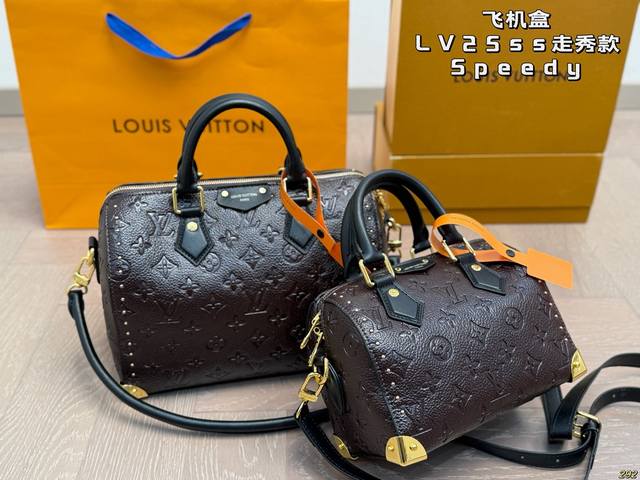 Airplane box Lv Louis Vuitton new 25Ss catwalk Speedy rivet pillow bag Classic w