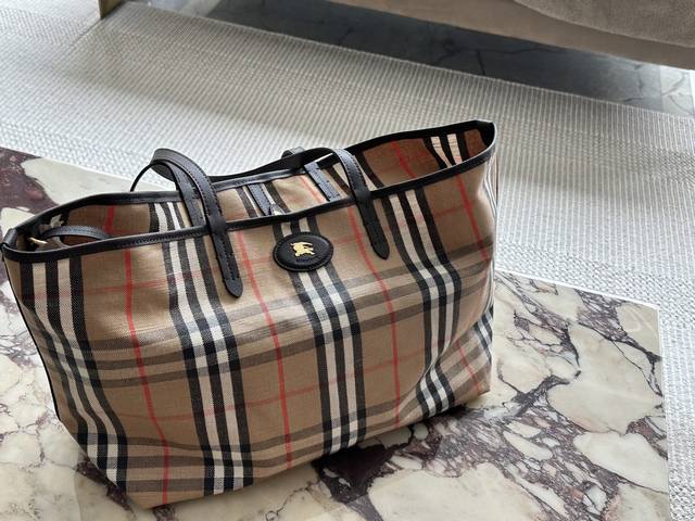 No boxSize: Medium width 54*35 Bur new bag 25 years new Highlands lightweight an