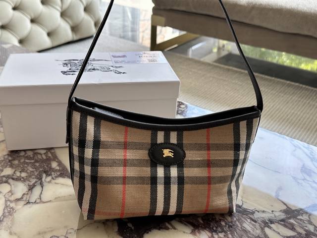 Comes with box Size: 21*14cm Bur New bag 25 years new Highlands lightweight and