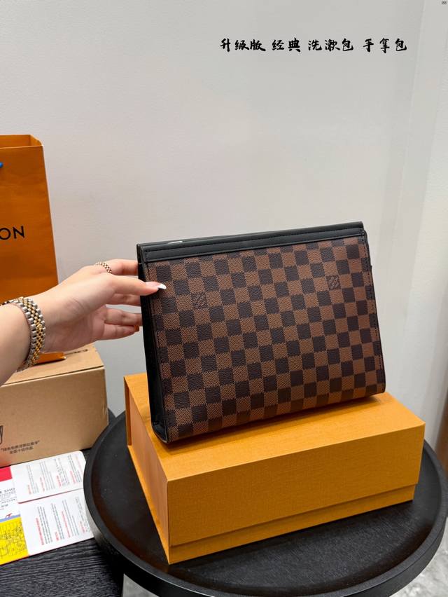Comes with a gift box. DDD. LV classic toiletry bag, men's clutch, new multi-pu