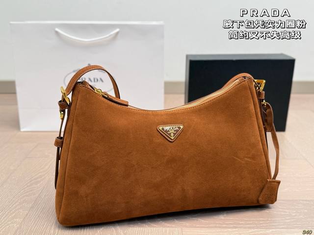 Prada Underarm Bag is so cute! It has won fans with its strength DDD. Simple yet