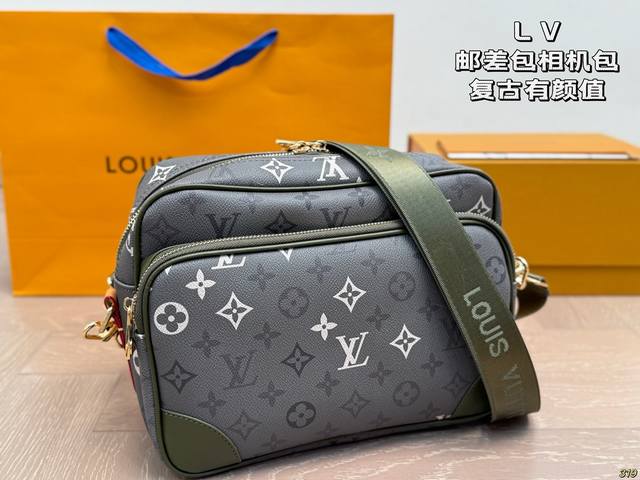 Lv messenger bag camera bag Retro and good-looking and versatile Casual yet eleg