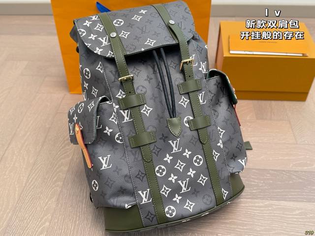Lv's new backpack is a stealth bag. The bag is lightweight and versatile. It giv
