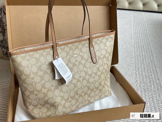Comes with box Size: 30*26cm Coach classic zipper City30 tote bag Classic Logo