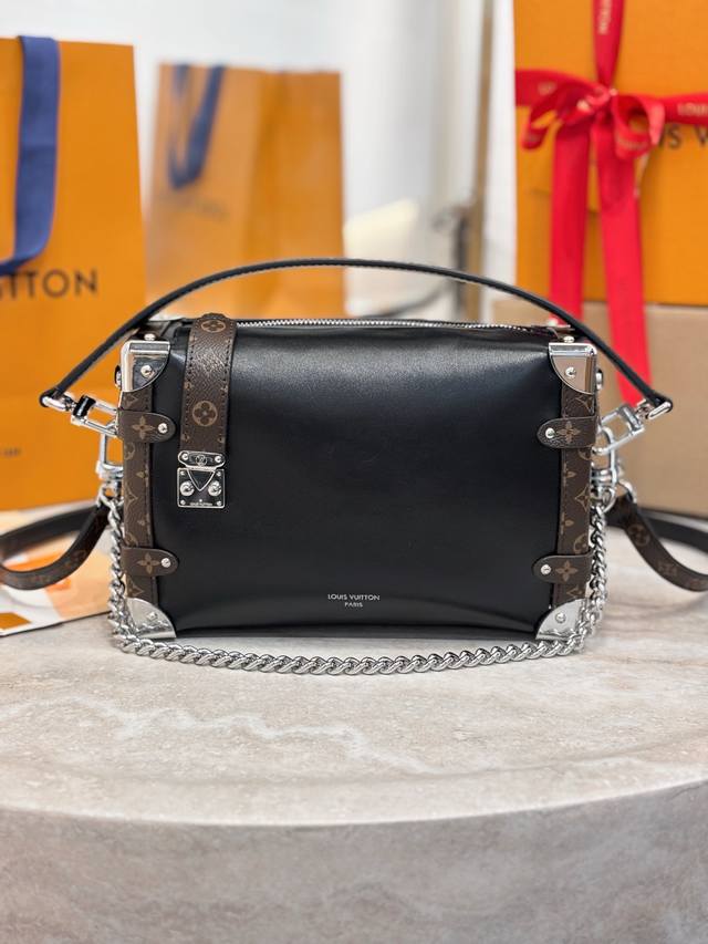 Premium original Side Trunk Vibe medium handbag M15195 Black This Side Trunk Vib