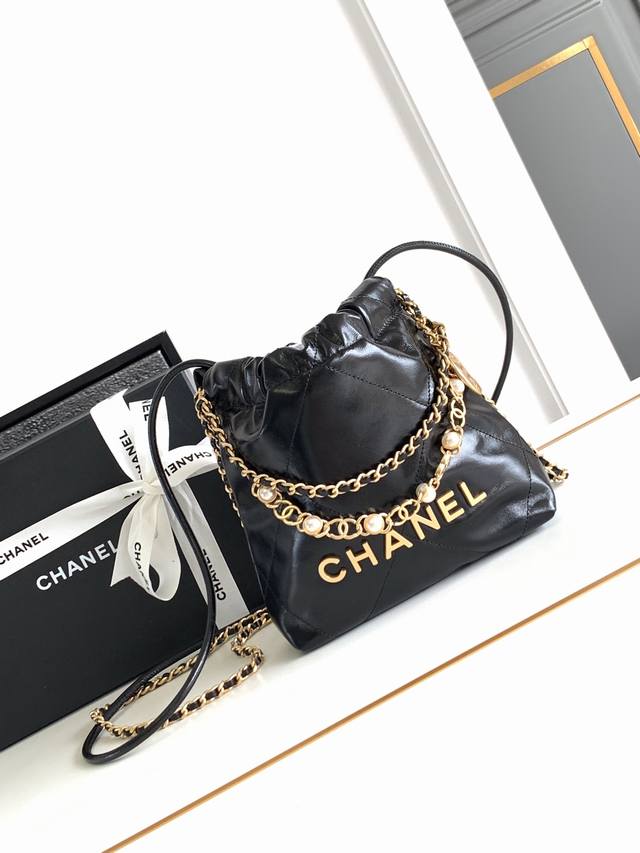 Chanel 24A Pearl Welded Chain! The new spring/summer Mini 22Bag Pearl model feat