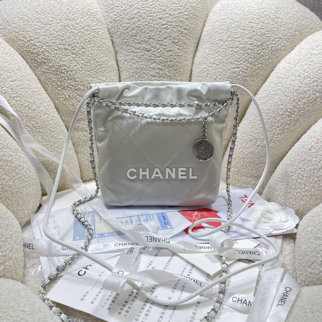 New arrival! Gray gradient! Chanel123S3980's Mini 22 is a hit! Chanel bags and