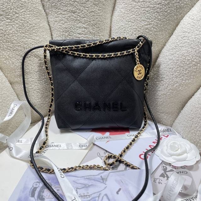 New arrival! Black ball pattern! Chanel123S3980's Mini 22 is a hit! I'm always