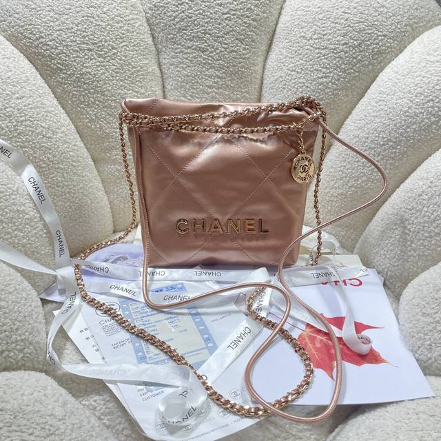 New arrival!! Iridescent pink! Chanel's Mini 22 from Chanel123S3980 is a hit! I