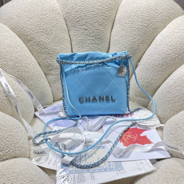 New arrival! Light blue with silver! Chanel123S3980's Mini 22 is a hit! I'm alw